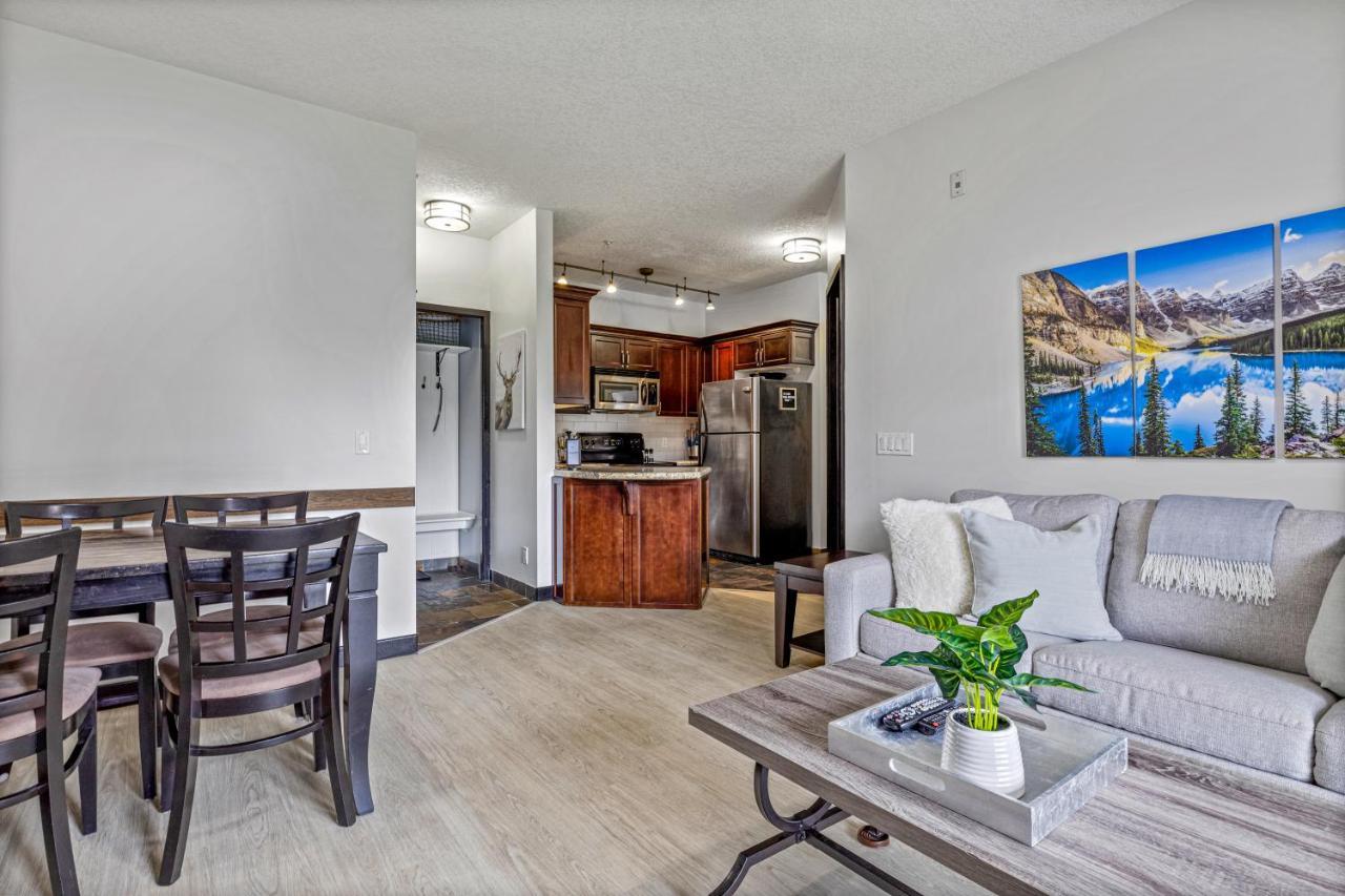 Outstanding Mountain Condo Waterslide And Hot Tub Managed By Little Sister Getaways Canmore Exteriér fotografie