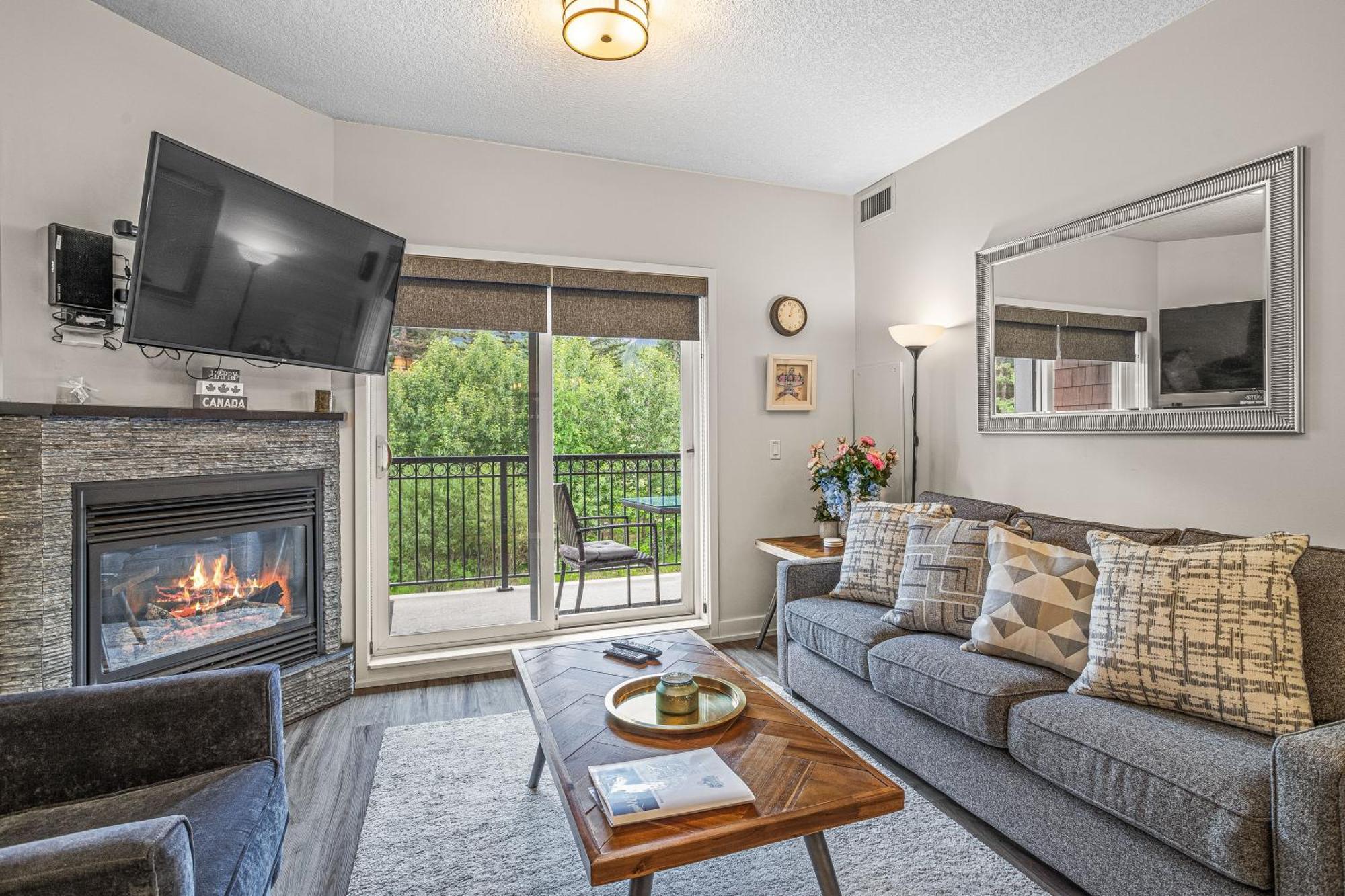 Outstanding Mountain Condo Waterslide And Hot Tub Managed By Little Sister Getaways Canmore Exteriér fotografie