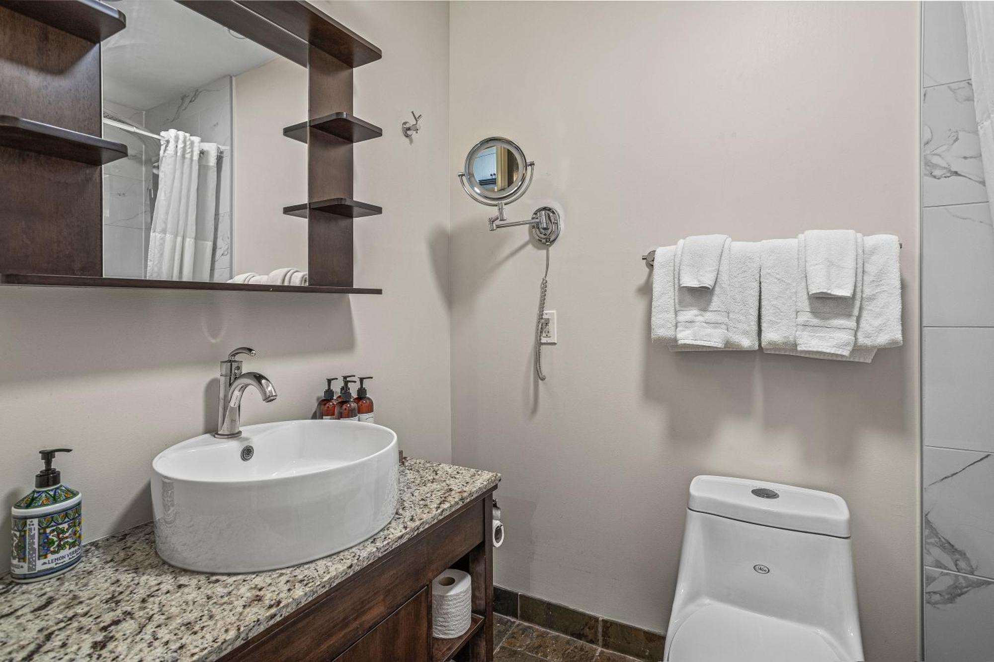 Outstanding Mountain Condo Waterslide And Hot Tub Managed By Little Sister Getaways Canmore Exteriér fotografie
