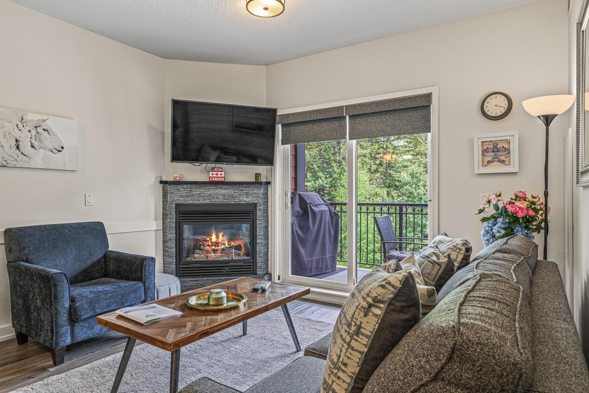 Outstanding Mountain Condo Waterslide And Hot Tub Managed By Little Sister Getaways Canmore Exteriér fotografie