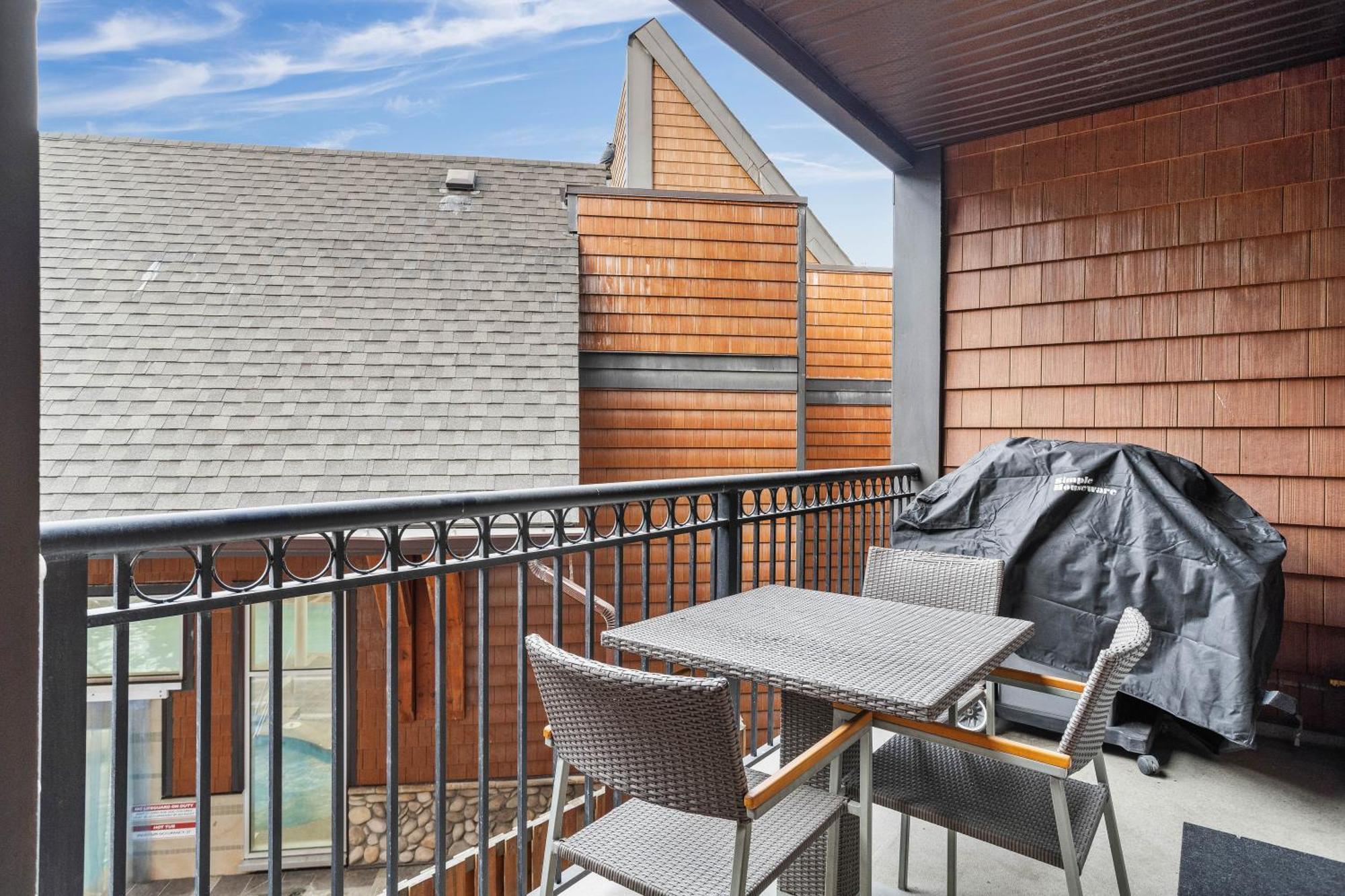 Outstanding Mountain Condo Waterslide And Hot Tub Managed By Little Sister Getaways Canmore Exteriér fotografie