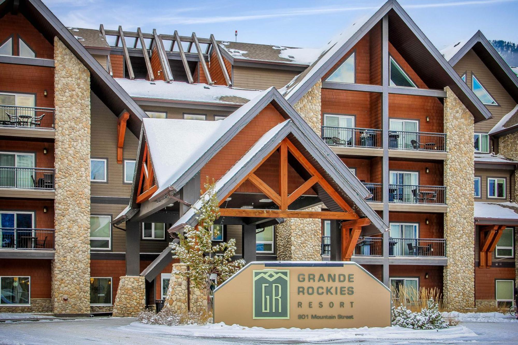 Outstanding Mountain Condo Waterslide And Hot Tub Managed By Little Sister Getaways Canmore Exteriér fotografie
